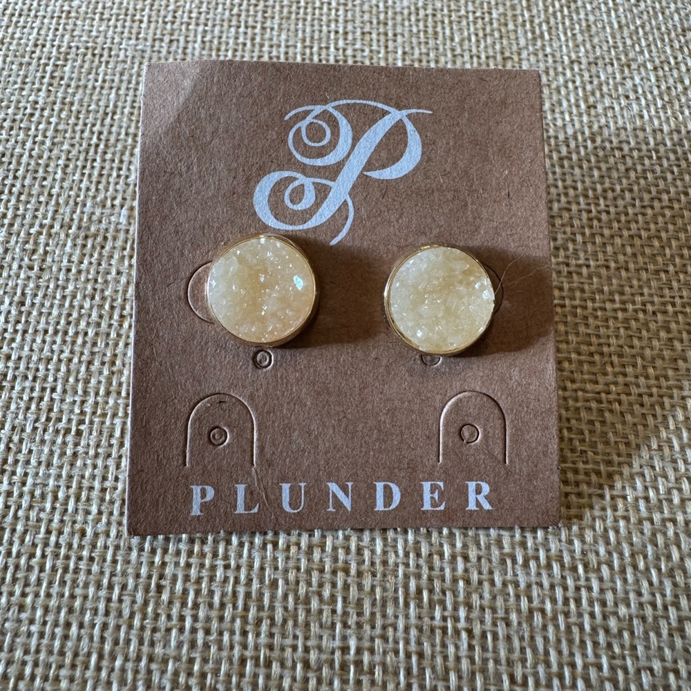 Plunder Shimmering Ivory Druzy Stud Earrings